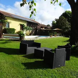 https://au-moulie.midi-pyreneeshotels.com
